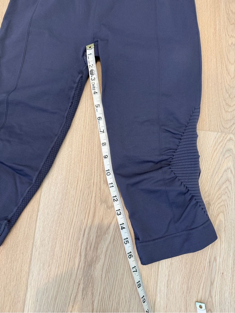 lululemon athletica Navy Seamless Cropped Capris 8 - Picture 8 of 10